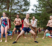 Vilnelės pankų bendruomenės nariai atidarė maudymosi sezoną