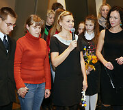 Eglė Jokužytė (centre)