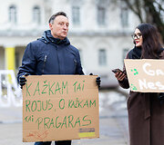 Prie prezidentūros vyko žaliųjų partijos demonstracija dėl naktinių taikiklių