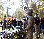 Valstybės sienos apsaugos tarnybos gaunamos ginkluotės &ndash; kulkosvaidžių FN MINIMI ir automatinių ginklų G-36 pristatymąs