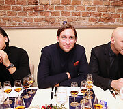 Valdas Petreikis (centre)