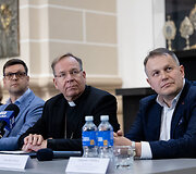 Spaudos konferencija apie Vilniaus arkikatedros požemiuose atrastą slaptavietę su Lietuvos ir Lenkijos valdovų laidojimo insignijomis