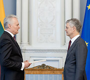 Gitanas Nausėda, Darius Jauni&scaron;kis