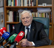Valdas Adamkus