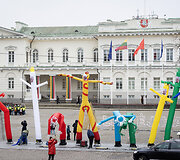 Instaliacija &ndash; bestuburių oro žmogeliukų parkas