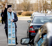 Automobilių ir kitų pagalbos priemonių perdavimas Ukrainai