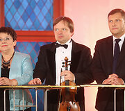 Zita Kelmickaitė ir Zbignevas Levickis (centre)