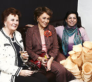 Birutė Vizgirdienė (kairėje) ir Nerija Kasparas (centre)