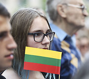 Vilniečiai Kudrikos aik&scaron;tėje giedojo Lietuvos himną.
