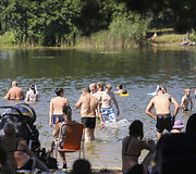 Vilniečiai Salotės paplūdimyje