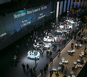&bdquo;Mercedes-Benz&ldquo; automobilių stendas Frankfurto automobilių parodoje