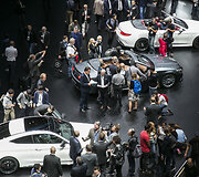 &bdquo;Mercedes-Benz&ldquo; automobilių stendas Frankfurto automobilių parodoje