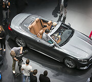 &bdquo;Mercedes-Benz&ldquo; automobilių stendas Frankfurto automobilių parodoje