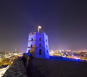 Gedimino pilis nu&scaron;vito mėlynai