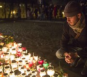 Minia vilniečių atėjo pagerbti Paryžiaus teroro atakų aukų