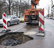 Naugarduko gatvėje atsivėre smegduobė