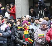 Vasario 16-osios minėjimas prie Signatarų namų Vilniuje