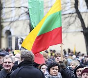 Vasario 16-osios minėjimas prie Signatarų namų Vilniuje