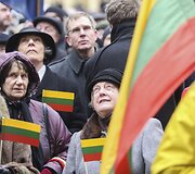 Vasario 16-osios minėjimas prie Signatarų namų Vilniuje