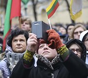 Vasario 16-osios minėjimas prie Signatarų namų Vilniuje