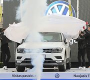 Vilniuje i&scaron; padebesių nusileido &bdquo;Volkswagen Tiguan&ldquo;