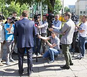 Žurnalistai laukia Raimondo Kurlianskio paleidimo