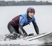 Donatas Montvydas i&scaron;bandė elektrinę vandenlentę