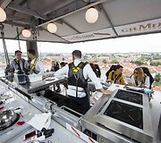 &bdquo;Dinner in the Sky&ldquo; Vilniuje akimirka