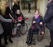 Sekmadienį balsavusiems neįgaliesiems teko įveikti tikrą kliūčių ruožą