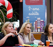Kalėdų senelio rinkimų akimirka