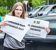  Futbolo sirgaliai surengė protesto akciją prie&scaron; Lietuvos futbolo federacijos konferenciją