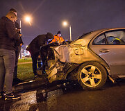 &bdquo;Mercedes-Benz&ldquo; trenkėsi į ap&scaron;vietimo stulpą Konstitucijos prospekto žiede