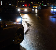 &bdquo;Mercedes-Benz&ldquo; trenkėsi į ap&scaron;vietimo stulpą Konstitucijos prospekto žiede