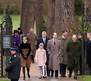Karali&scaron;koji &scaron;eimyna: Vesekso grafienė Sophie, Louise Windsor, Jorko hercogas prince Andrew, Vesekso grafas princas Edwardas, viceadmirolas Timothy Laurence'as ir Edinburgo hercogas pincas Philipas