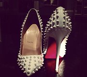 Kendall Jenner dovanų gavo Christiano Louboutino batelius