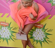 Stefanie Scott