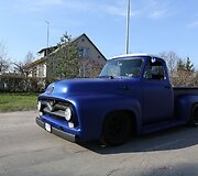 Automobilių parado akimirka