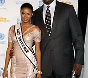 Sporto komentatoriumi tapęs Shaquille'as O'Nealas ir &bdquo;Mis Visata 2011&ldquo; Leila Lopes