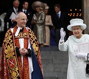 Vyskupas Davidas Isonas ir karalienė Elizabeth II