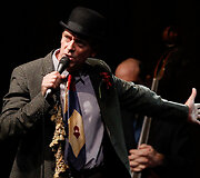 Hugh Laurie koncertas Filipinuose2