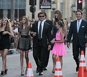 Sylvesteris Stallone su žmona Jennifer Flavin, dukromis ir broliu Franku