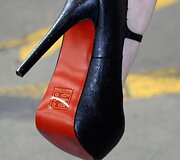 Falsifikuoti &bdquo;Louboutin&ldquo; auk&scaron;takulniai