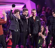 &bdquo;One Direction&ldquo; pelnė apdovanojimą už geriausią popmuzikos vaizdo klipą (&bdquo;What Makes You Beautiful&ldquo;)