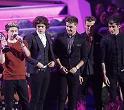 &bdquo;One Direction&ldquo; pelnė apdovanojimą už geriausią popmuzikos vaizdo klipą (&bdquo;What Makes You Beautiful&ldquo;)