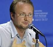 Režisierius Rianas Johnsonas (filmas &bdquo;Laiko kilpa&ldquo;)