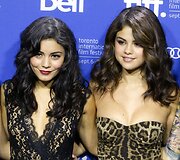 Vanessa Hudgens (kairėje) ir Selena Gomez