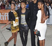 Willas Smithas su žmona Jada Pinkett-Smith ir vaikais Willow (kairėje) ir Jadenu
