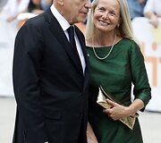 Alanas Arkinas su žmona Suzanne