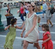 Viktorija Jakučinskaitė su dukromis Ieva Maja ir Veronika
