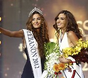 Rina (kairėje) ir Romy Chibany